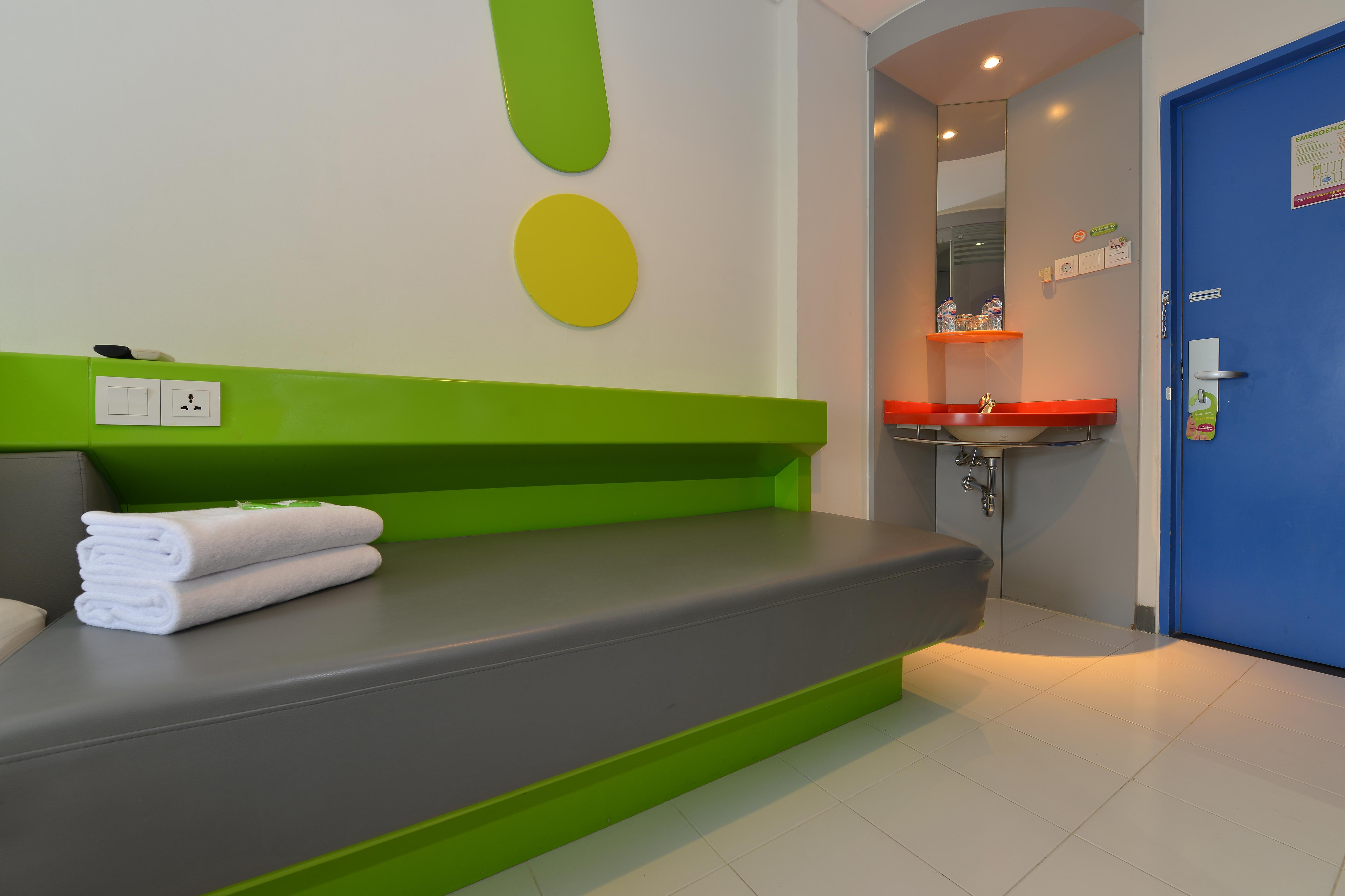 Pop! Hotel Kemang Yakarta Exterior foto